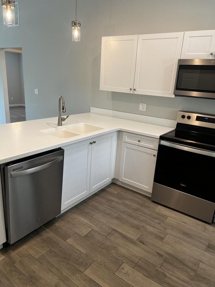 2277 Se Monroe St - Photo 6 of 13