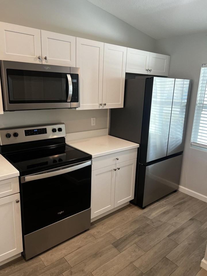 2277 Se Monroe St - Photo 7 of 13