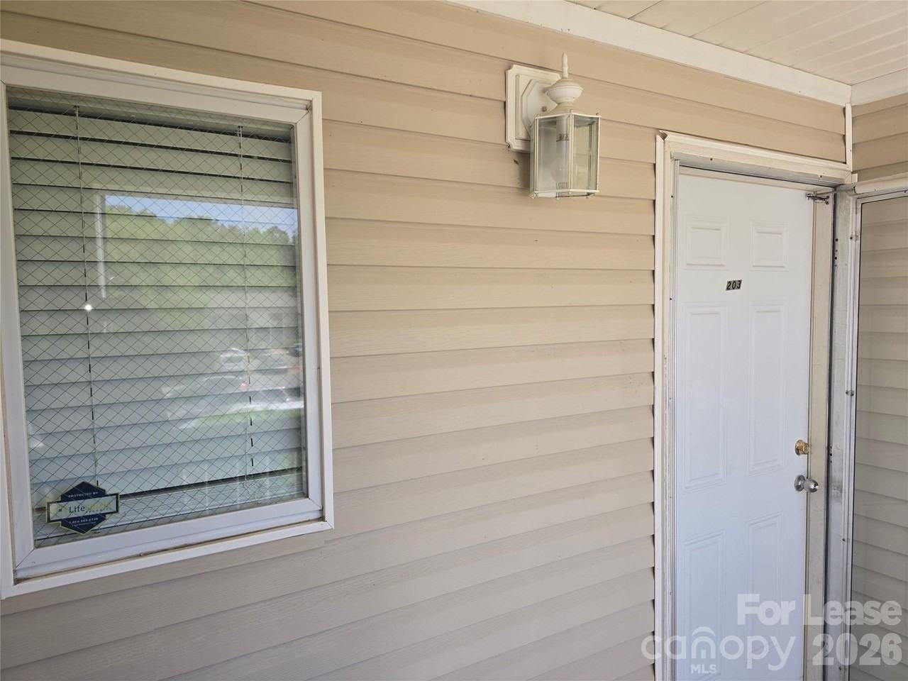 1652 Eagles Pl #H203 - Photo 3 of 24