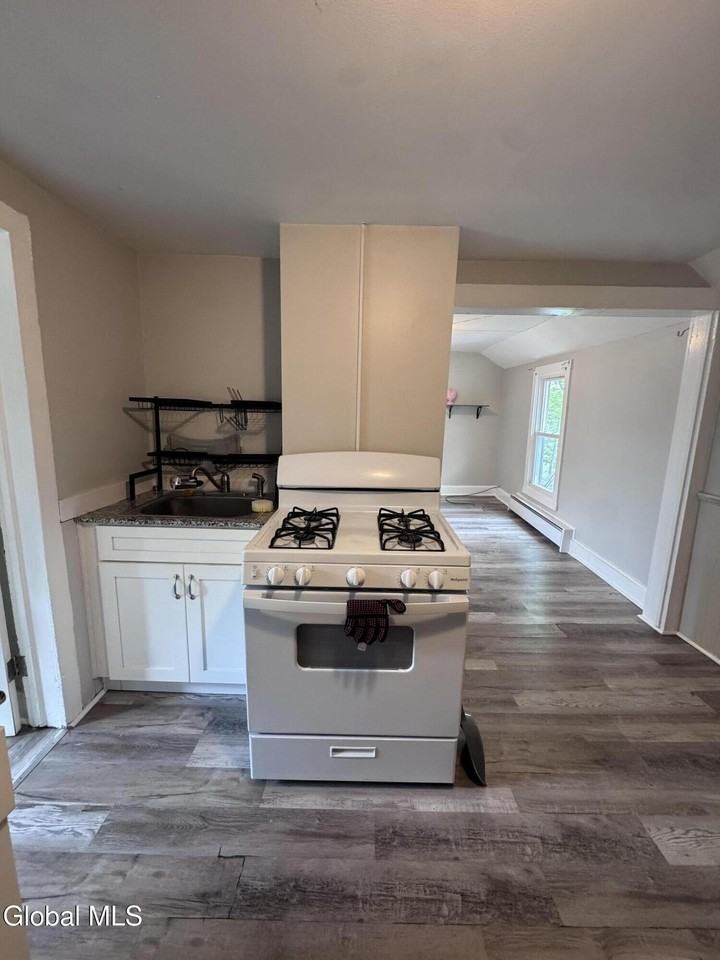 10 Grace St #2R - Photo 3 of 11