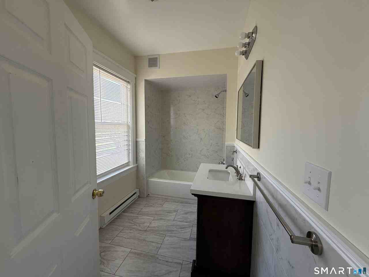 140 Hynes Ave - Photo 4 of 12