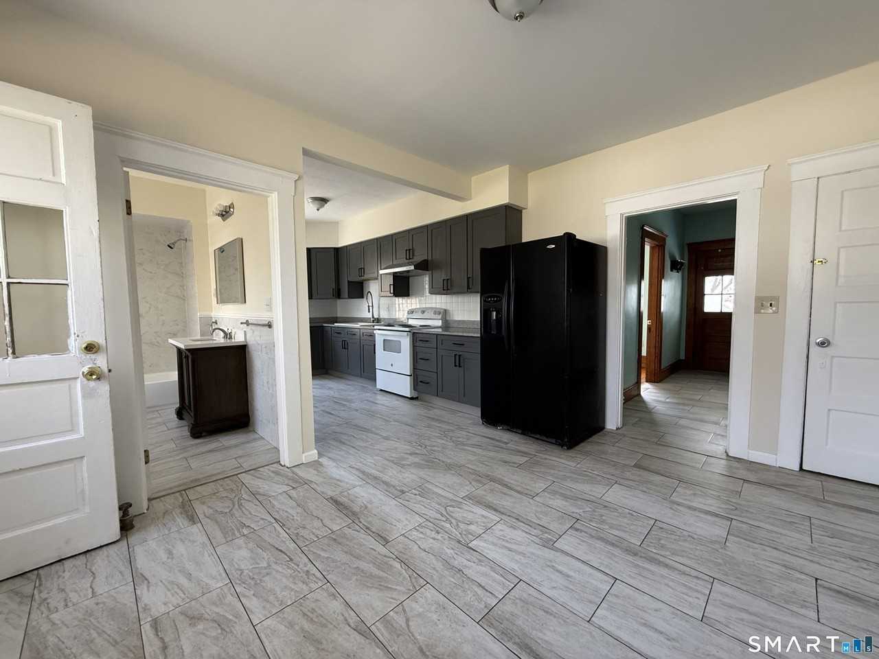 140 Hynes Ave - Photo 5 of 12