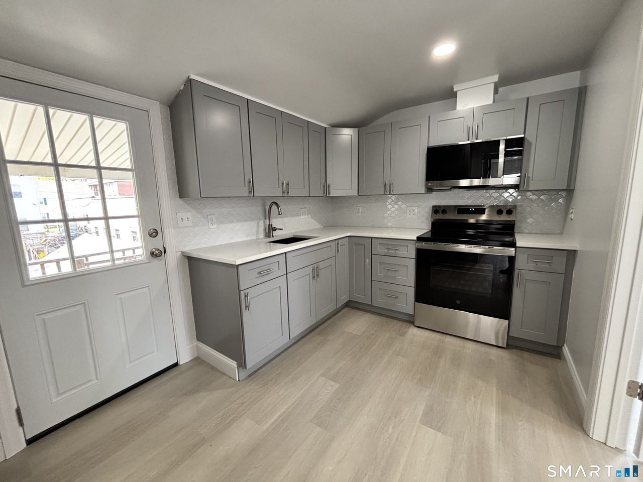 23 Roosevelt Ave #2 - Photo 3 of 13