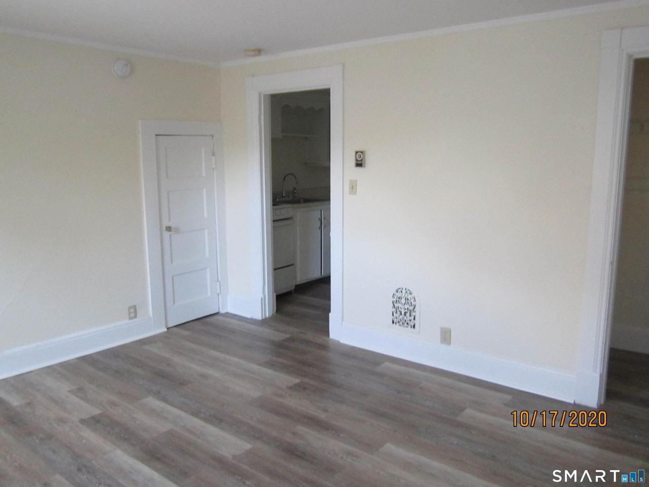 1085 Broad St - Photo 3 of 12