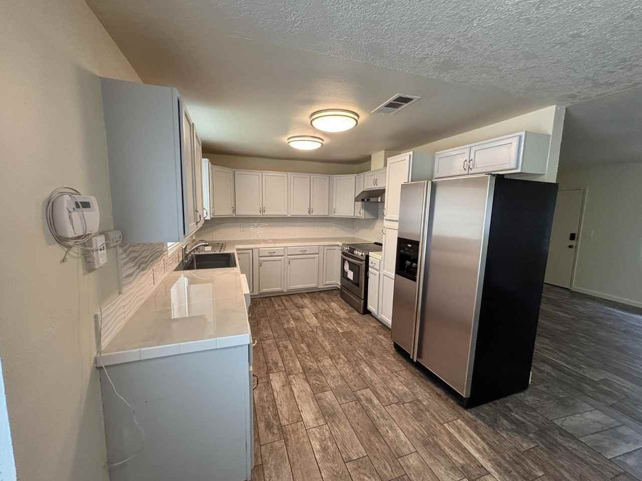 7421 N Maple Ave - Photo 3 of 22