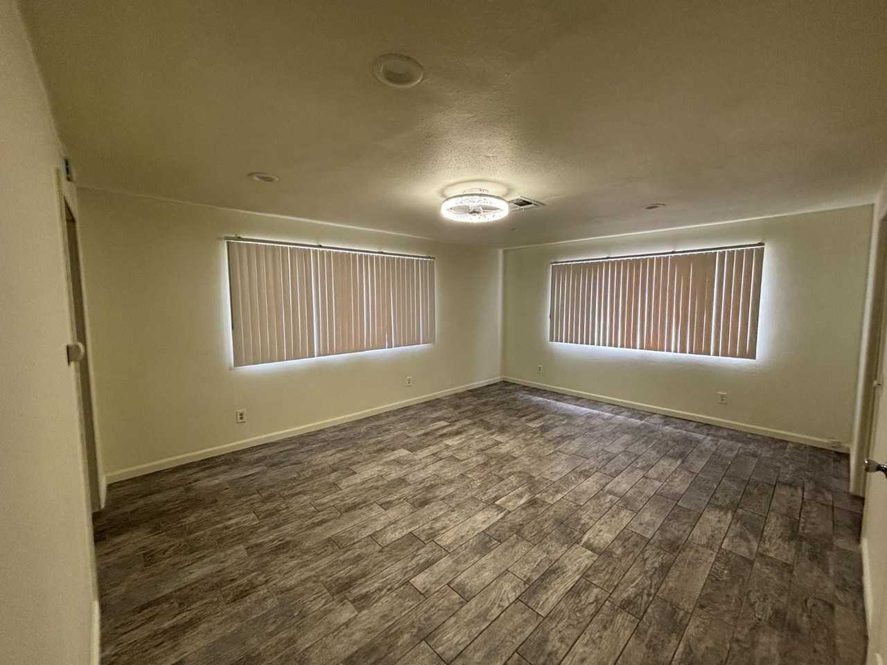 7421 N Maple Ave - Photo 5 of 22