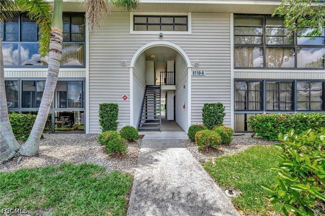 8110 S Woods Cir #4 - Photo 2 of 28