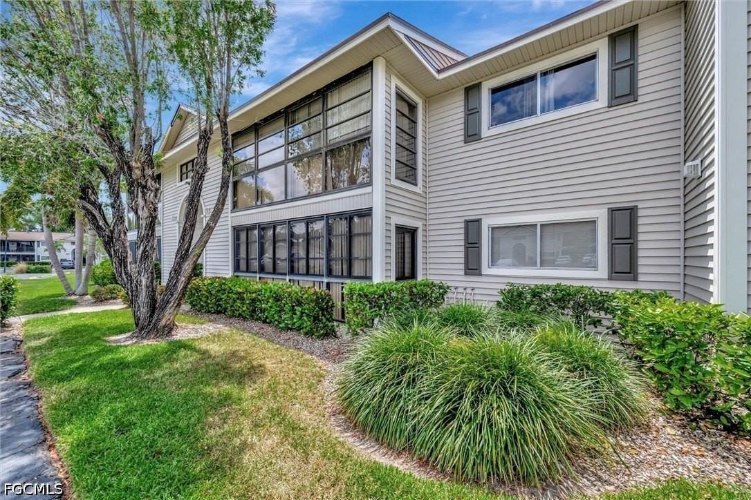 8110 S Woods Cir #4 - Photo 3 of 28