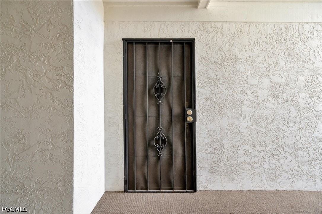 8110 S Woods Cir #4 - Photo 4 of 28