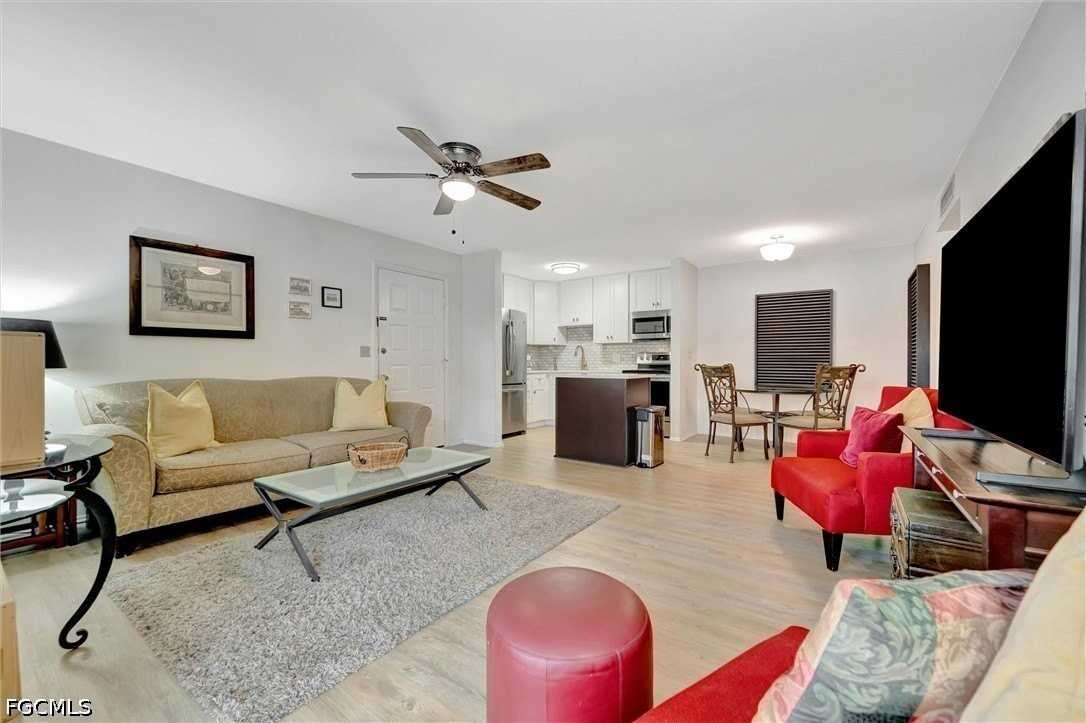 8110 S Woods Cir #4 - Photo 7 of 28