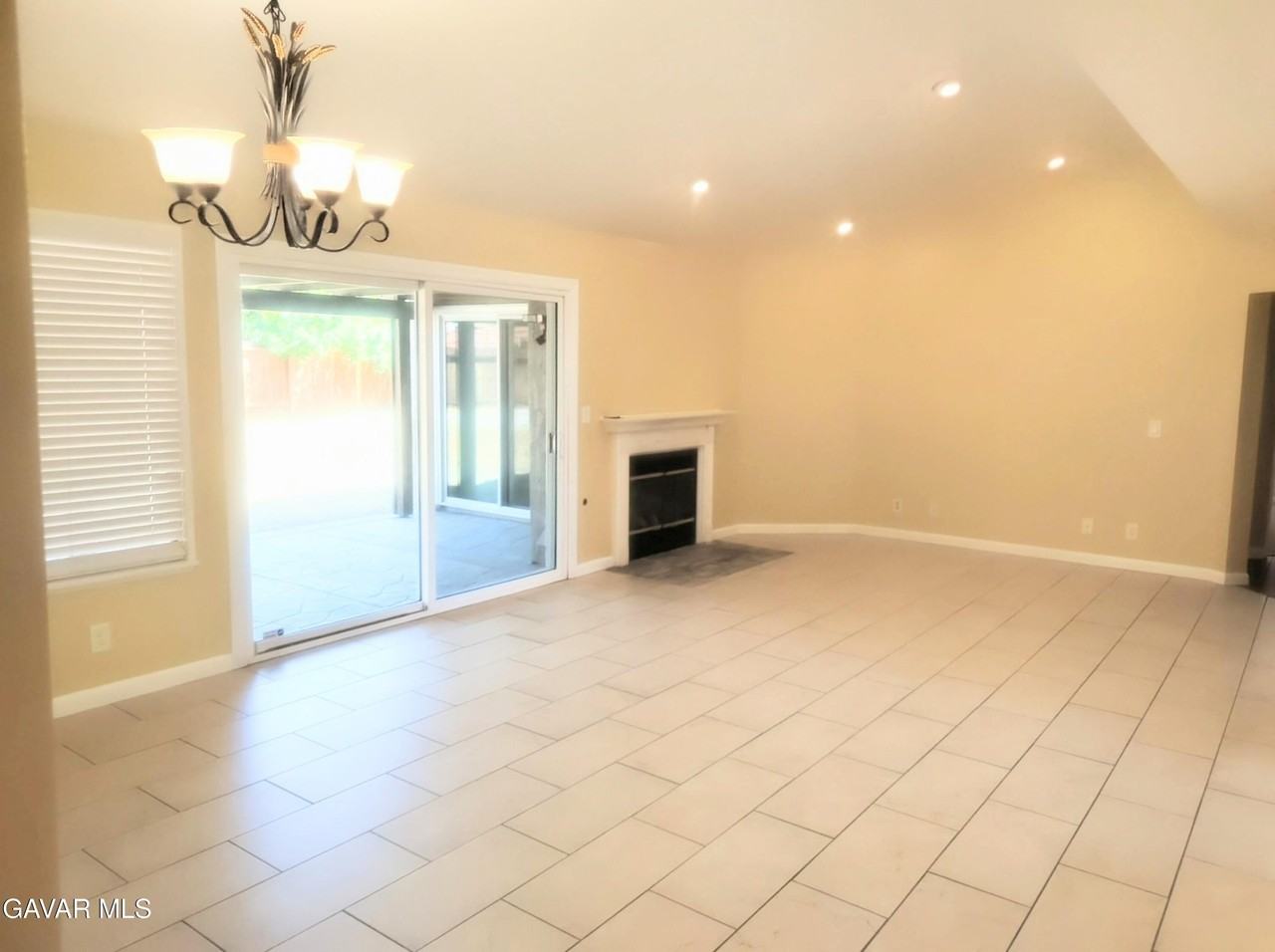 37734 Tackstem St - Photo 3 of 15