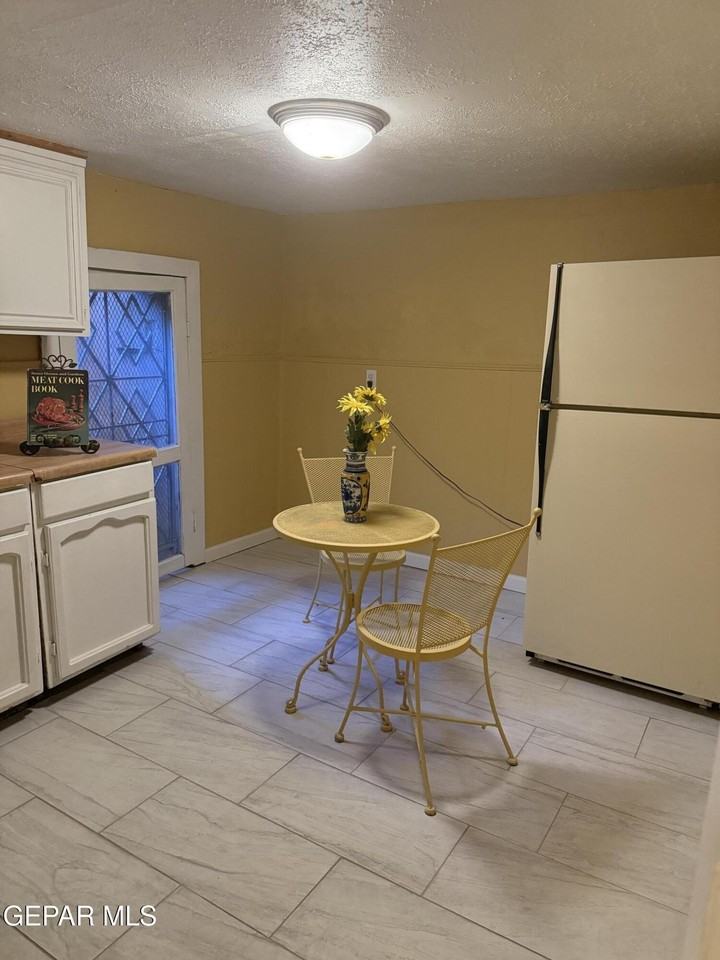 1213 N Boone St - Photo 6 of 22
