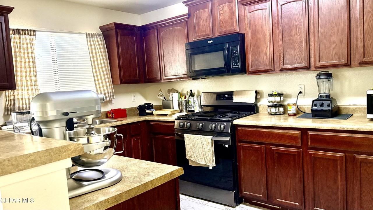 2417 Sparrow Point St - Photo 6 of 11