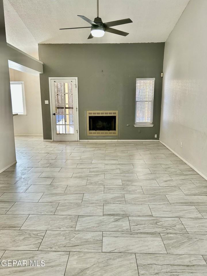 1721 Jenny Laurie Ct - Photo 2 of 15