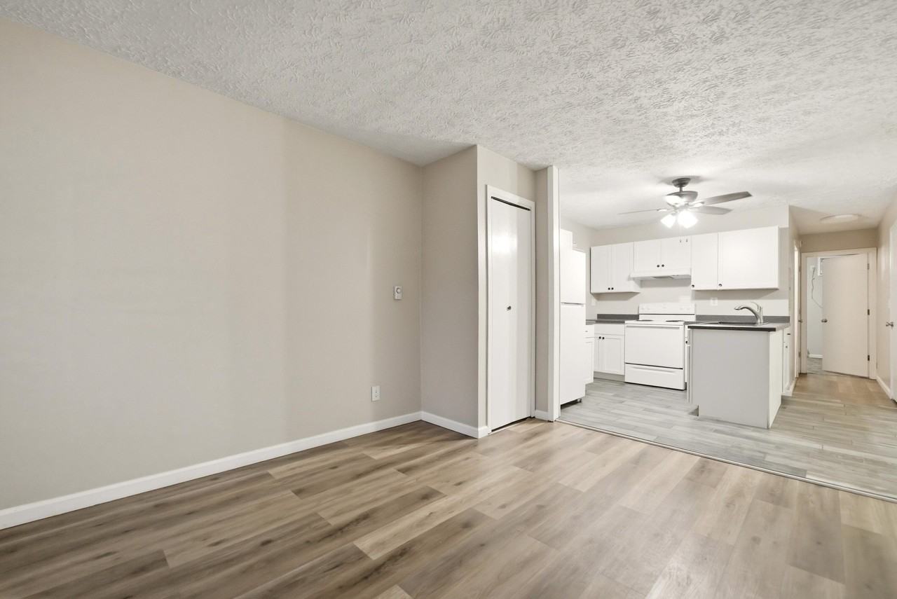 140 Sycamore Ct #142 - Photo 2 of 11