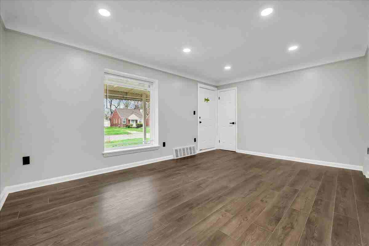 9090 Stahelin Ave - Photo 3 of 17