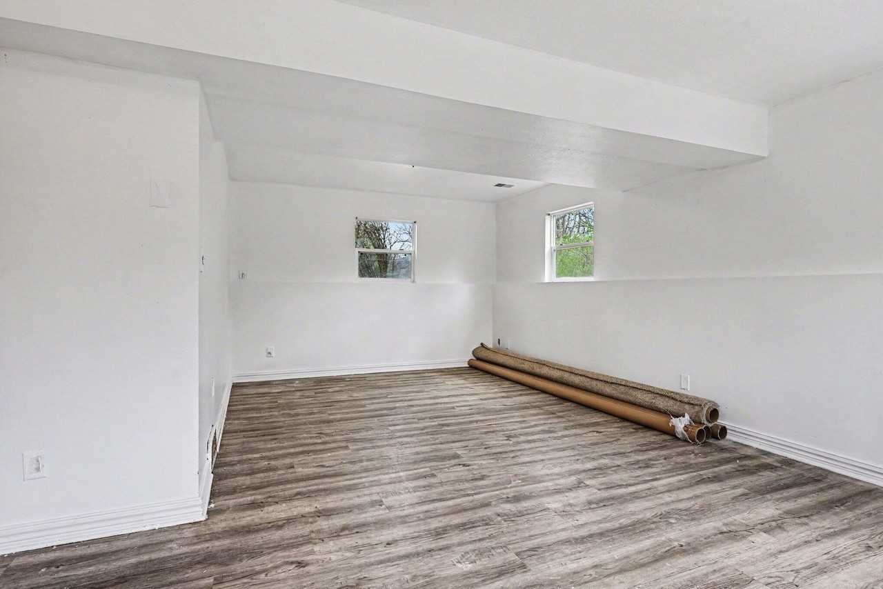 134 S Clarendon St - Photo 7 of 28