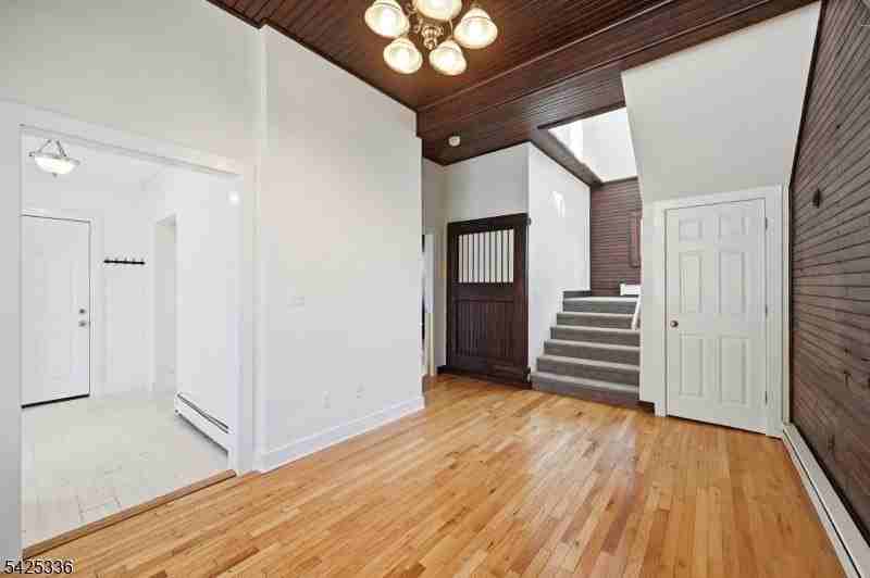 1 Conklin Ave - Photo 7 of 27