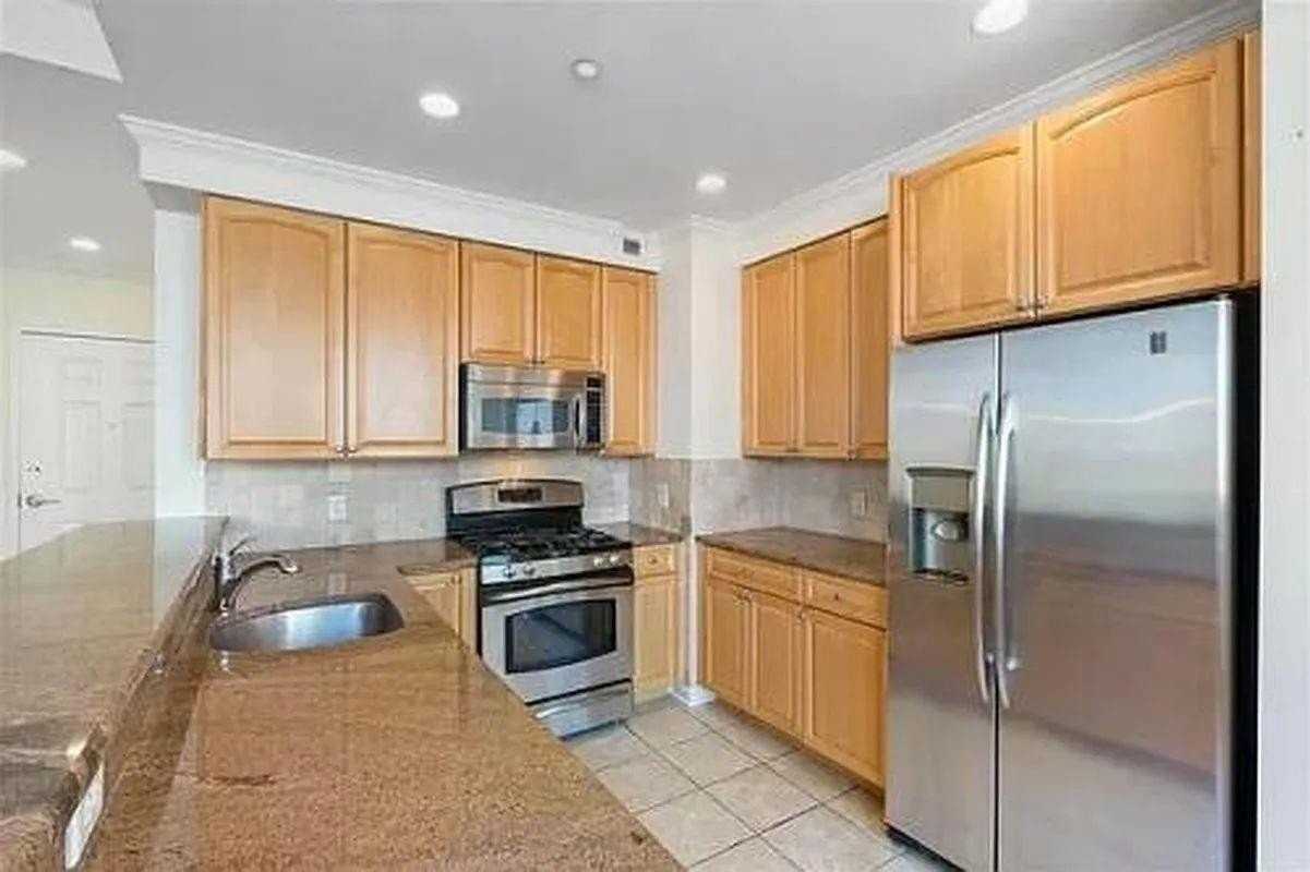 311 Washington St #12E - Photo 2 of 12