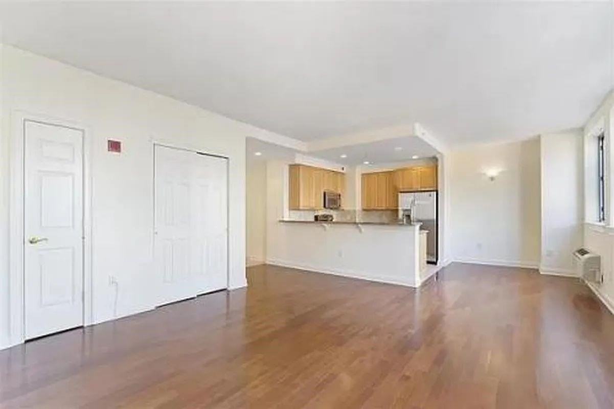 311 Washington St #12E - Photo 4 of 12