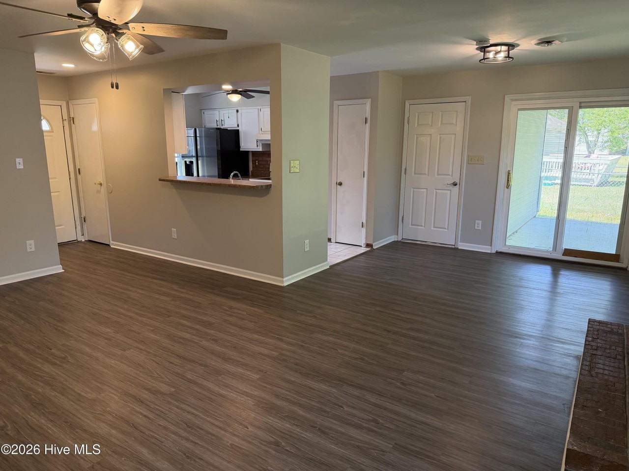 203 Woodcrest Ct - Photo 3 of 22