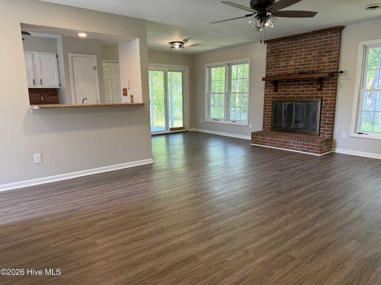 203 Woodcrest Ct - Photo 4 of 22