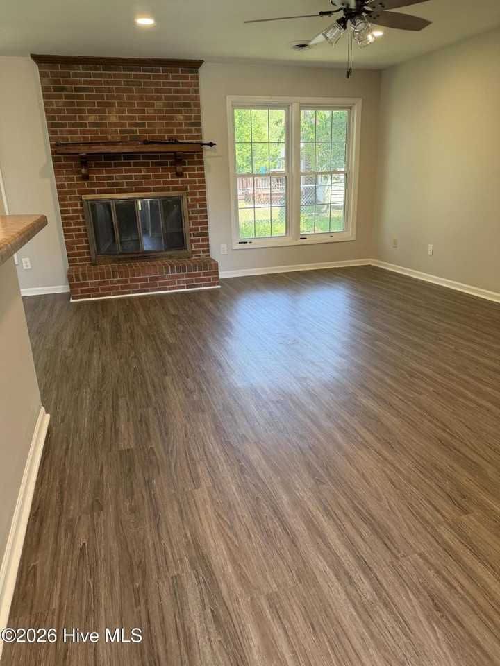 203 Woodcrest Ct - Photo 5 of 22