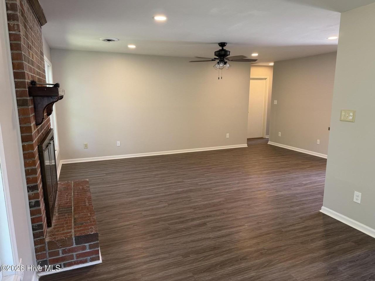 203 Woodcrest Ct - Photo 6 of 22