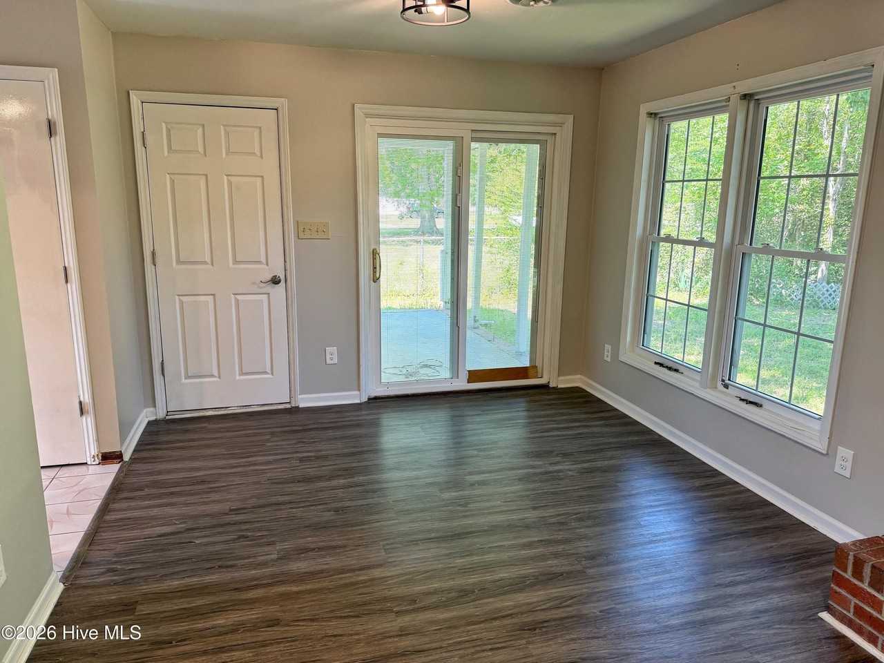 203 Woodcrest Ct - Photo 7 of 22