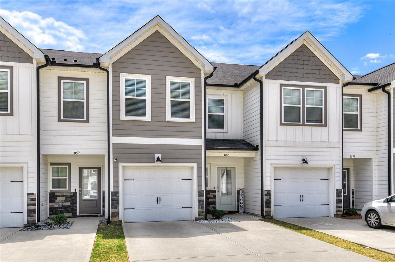 1055 Linsmore Ave - Photo 3 of 36