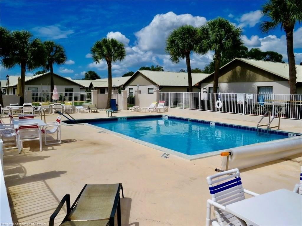 111 Villaway - Photo 5 of 26