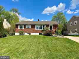 featured image of 4 Albertson Blvd