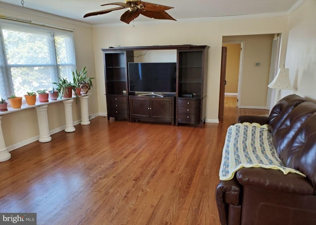 4 Albertson Blvd - Photo 2 of 20