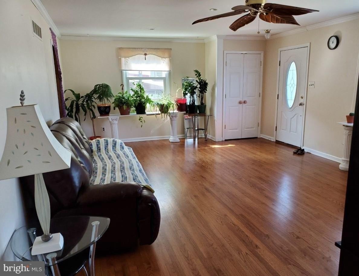 4 Albertson Blvd - Photo 3 of 20