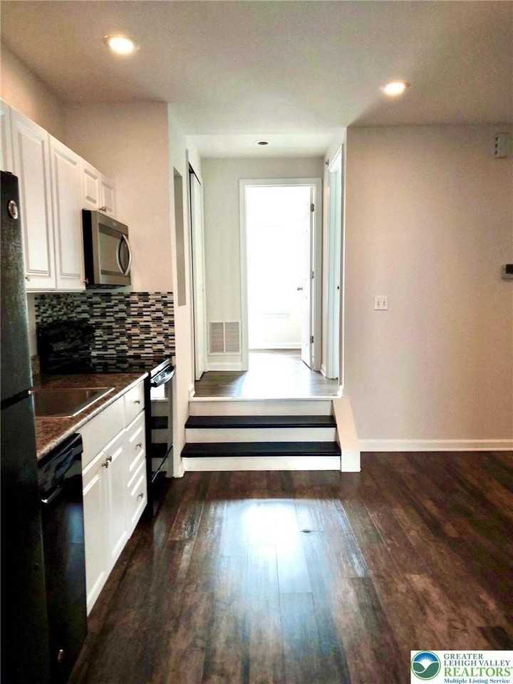 506 W Berwick St #D - Photo 3 of 11