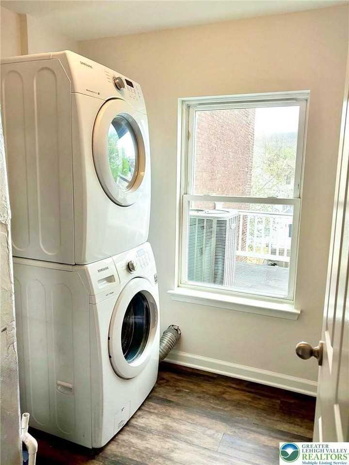 506 W Berwick St #D - Photo 6 of 11