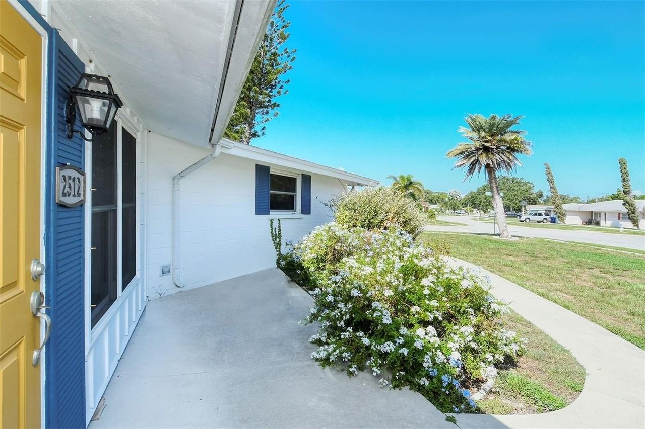 2512 Post Rd - Photo 2 of 26