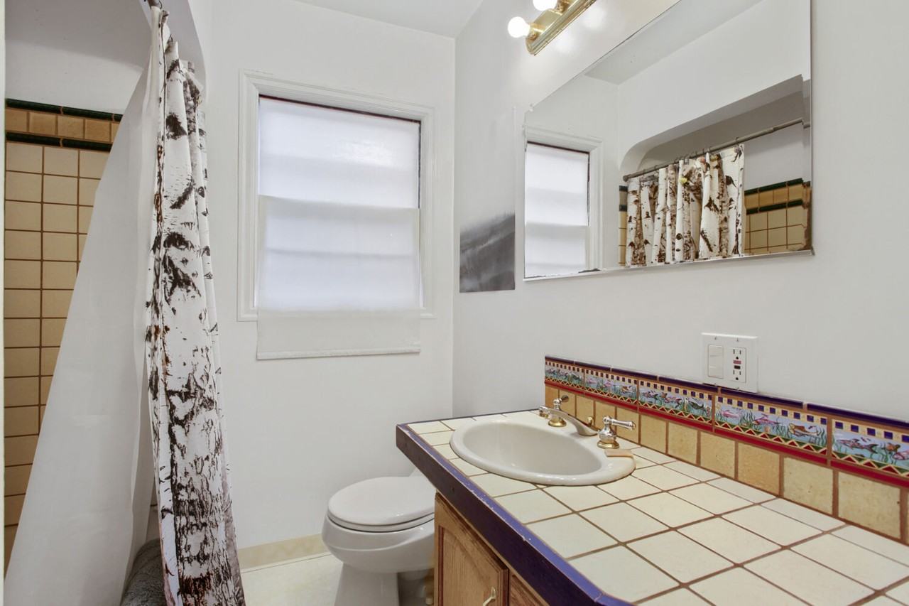 3406 Se 64th Ave #1 - Photo 2 of 8