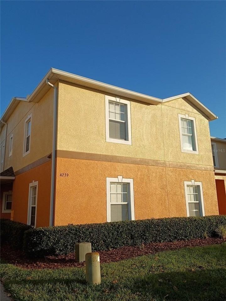 4239 Winding Vine Dr - Photo 2 of 23