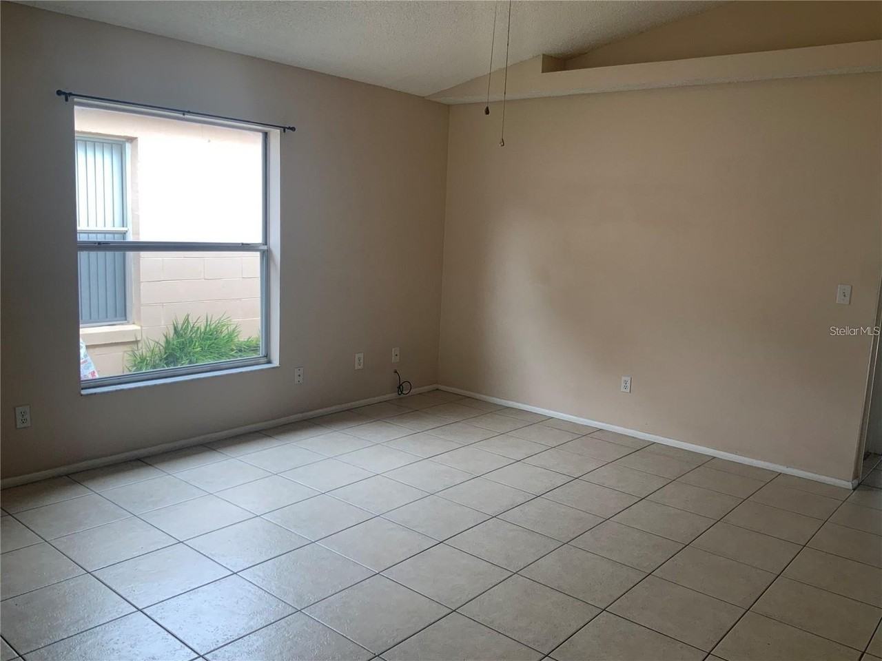 1705 Chatham Cir - Photo 5 of 15