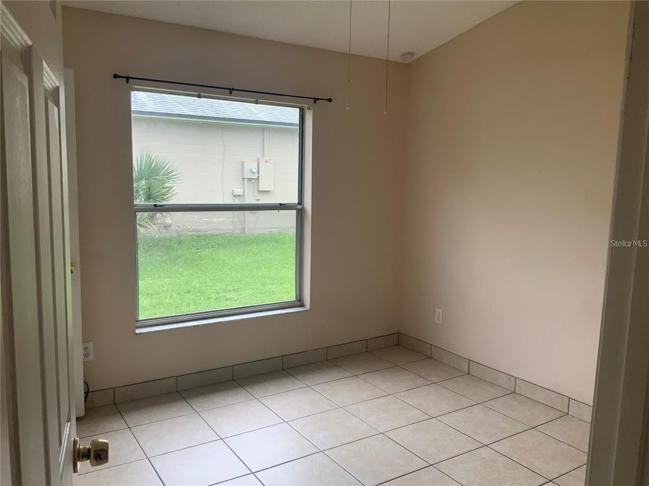 1705 Chatham Cir - Photo 6 of 15