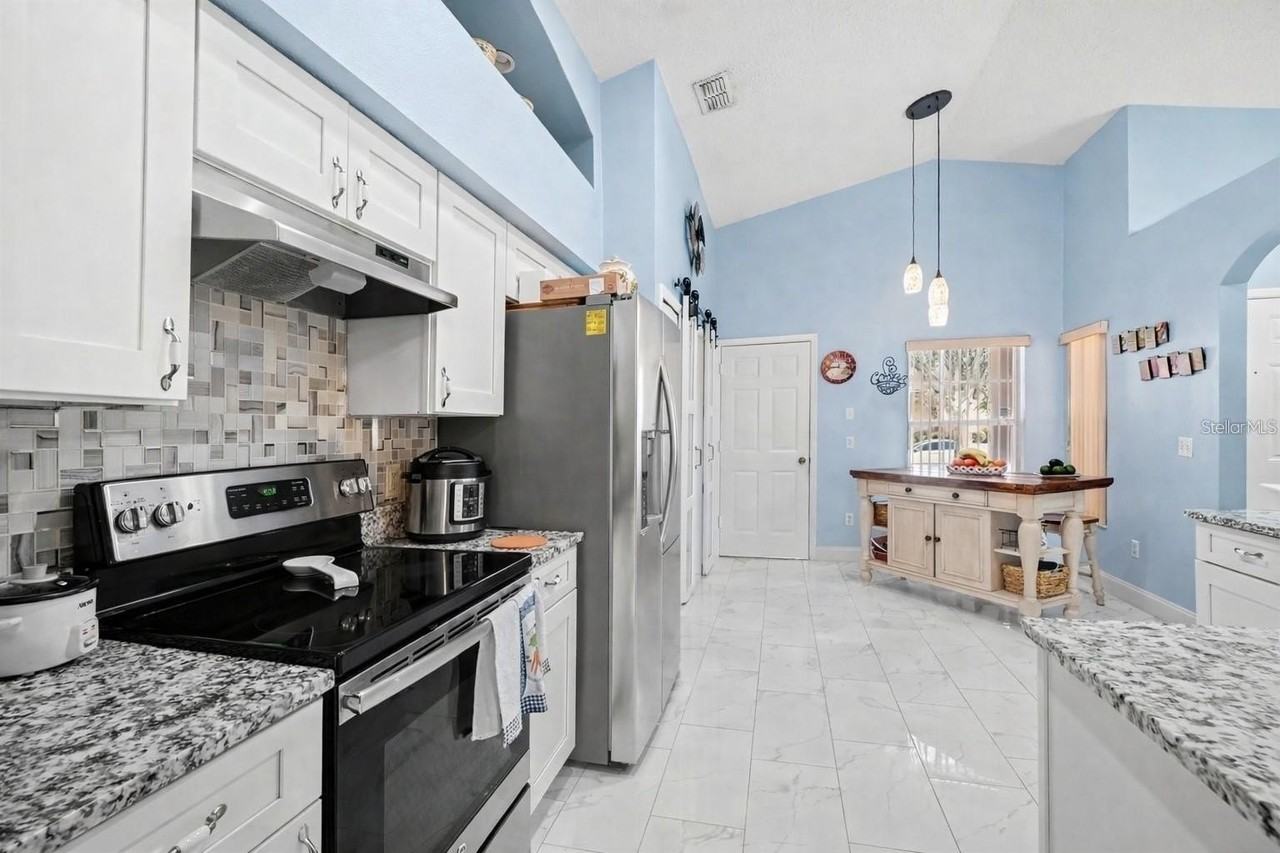 1379 Osprey Way - Photo 2 of 9