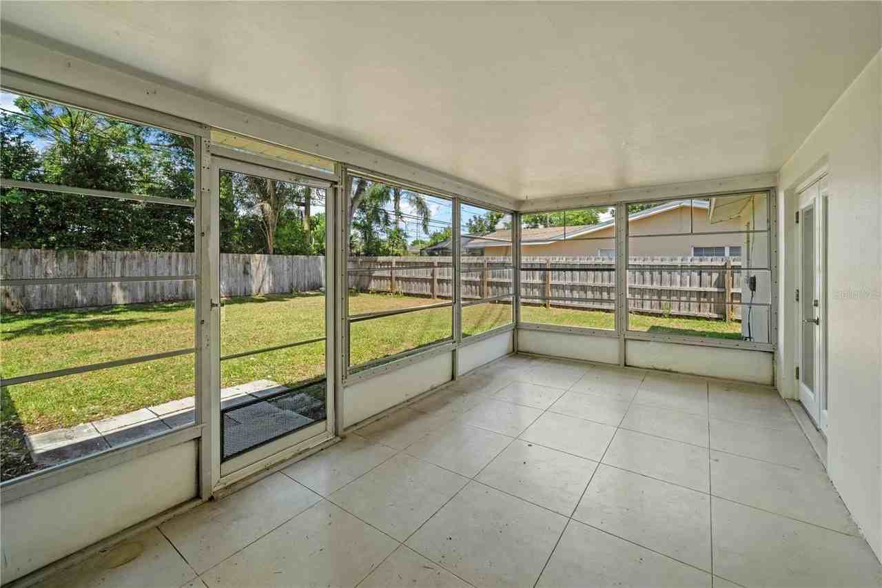 1306 Moreland Dr - Photo 2 of 9