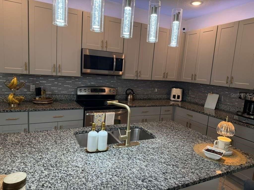 570 Feltrim Manor Rd - Photo 2 of 18