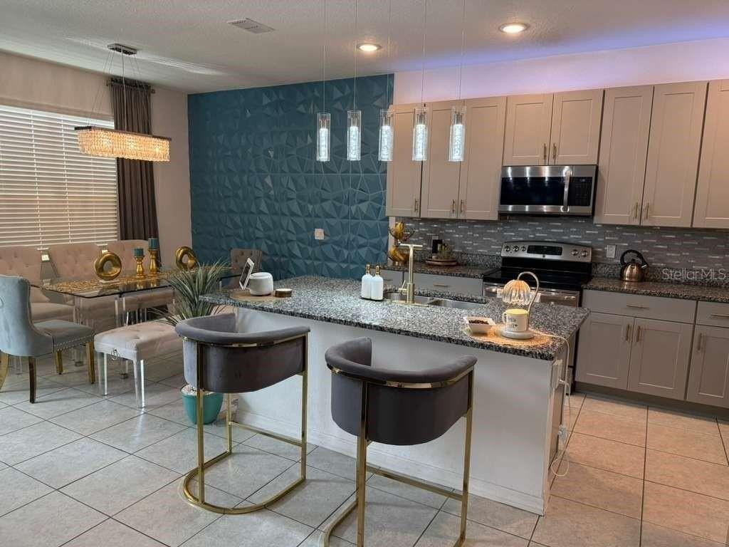 570 Feltrim Manor Rd - Photo 3 of 18