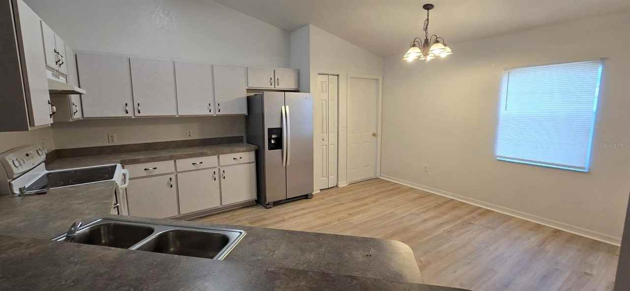 6875 Se 52nd St - Photo 2 of 13