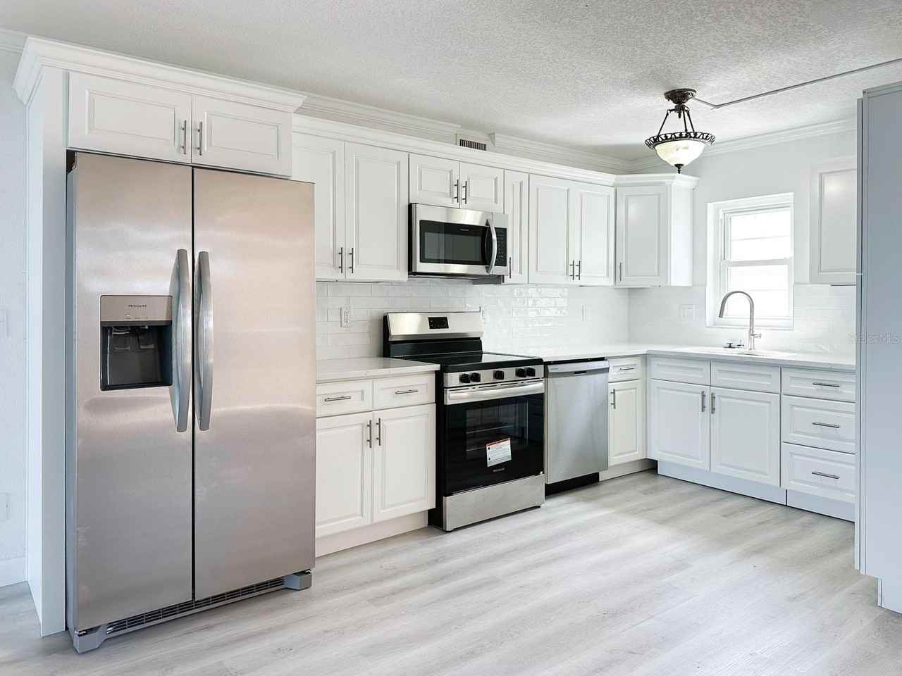 7910 Sun Island Dr S #101 - Photo 4 of 27