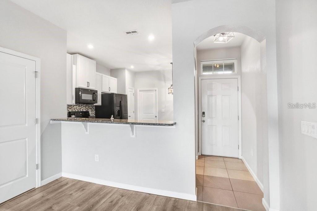 10976 Verawood Dr - Photo 4 of 33