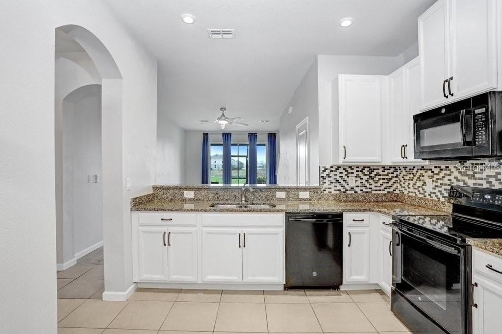 10976 Verawood Dr - Photo 6 of 33