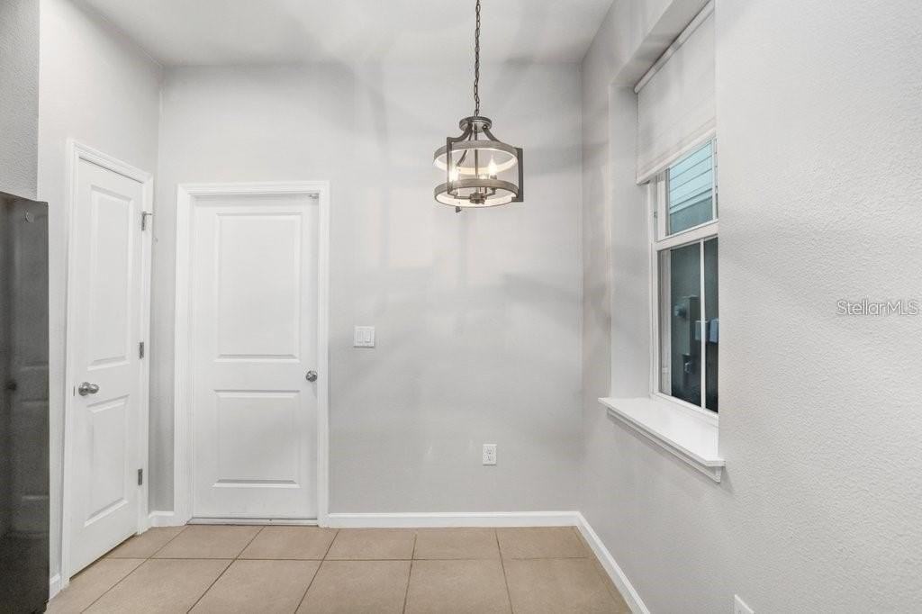 10976 Verawood Dr - Photo 7 of 33